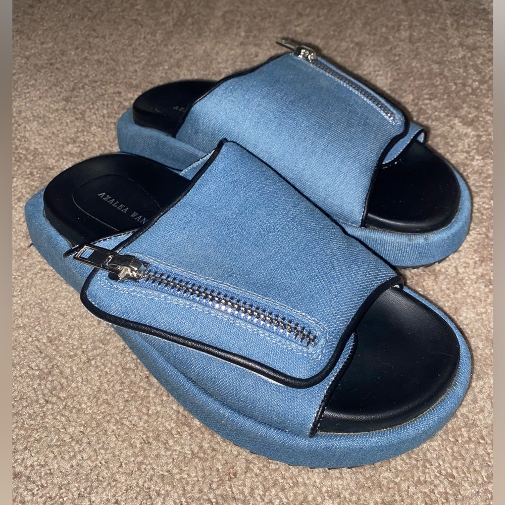 Denim slides with zipper
